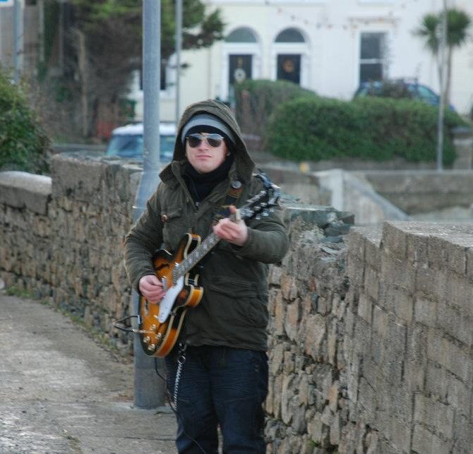 Jimi-Busking-in-the-Cold